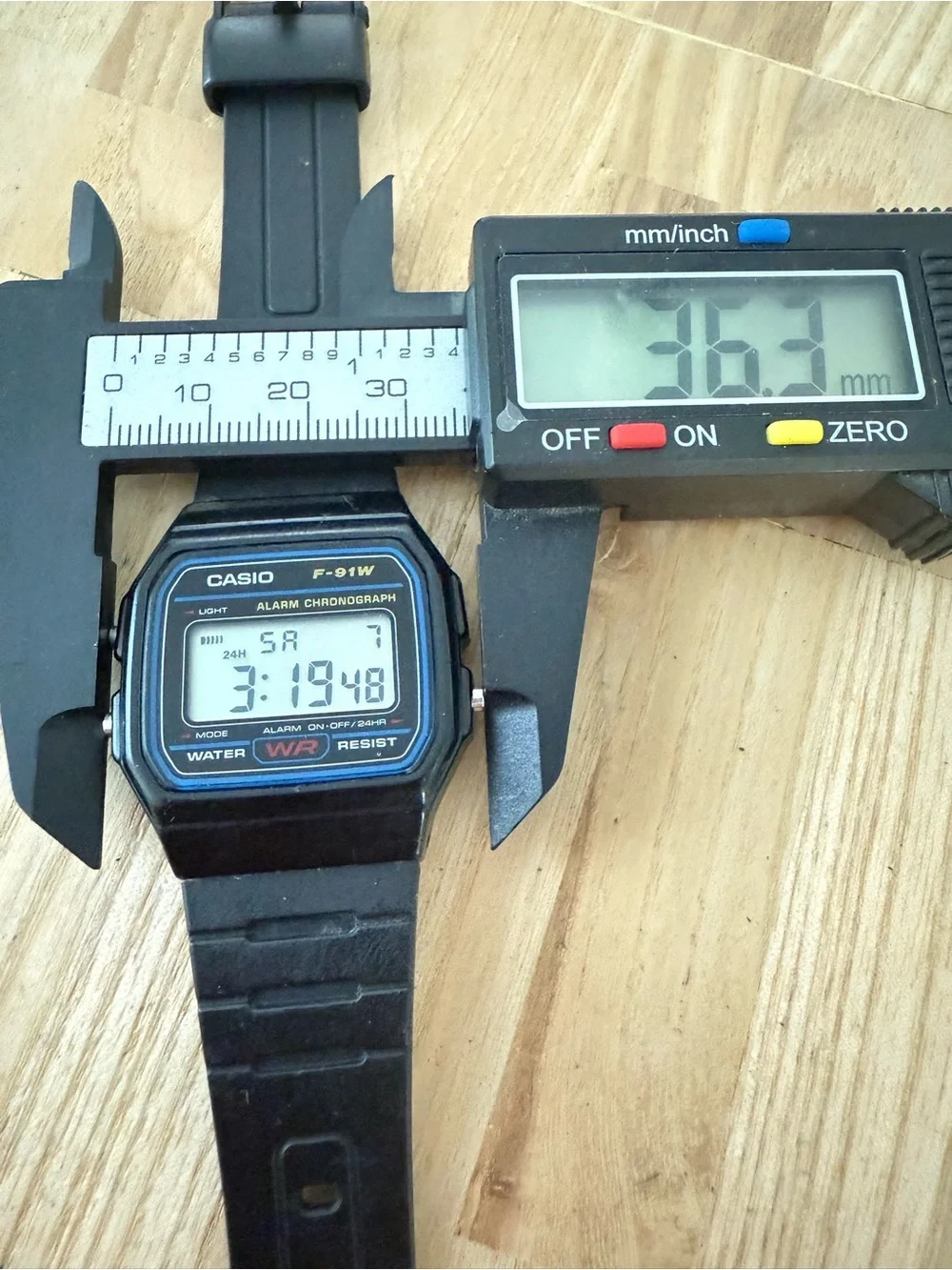 Casio digital F-91W black digital watch NEW BATTERY